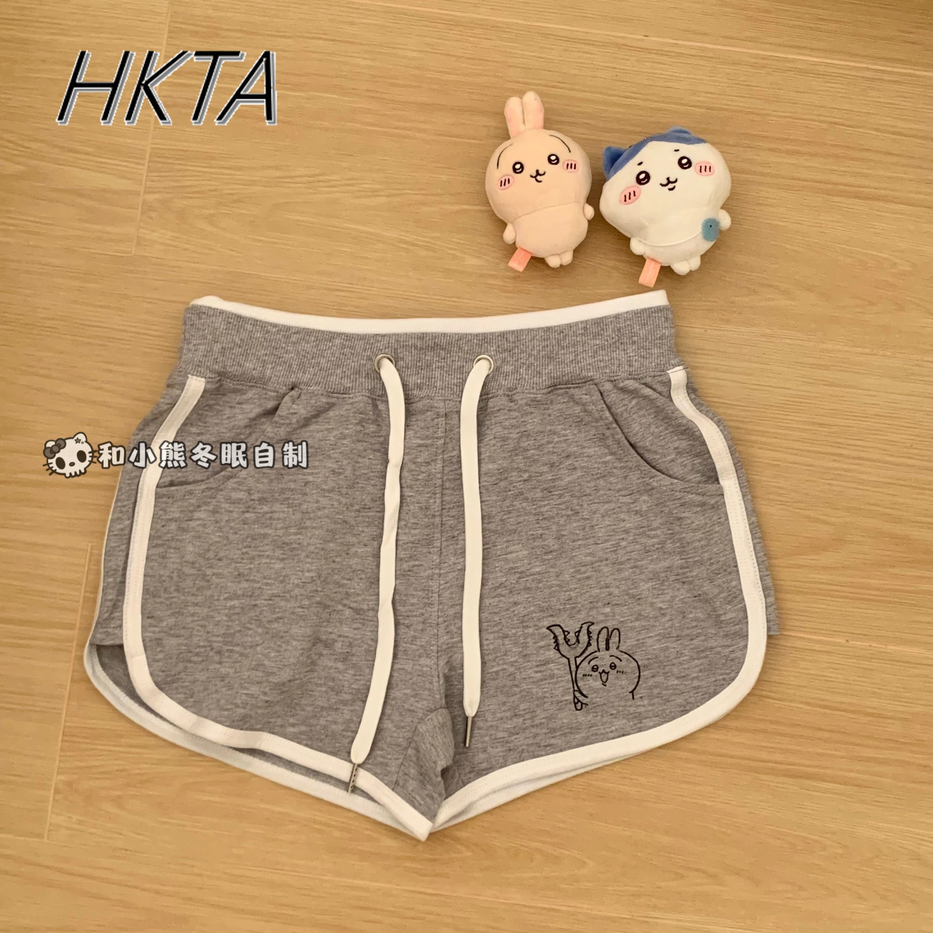 Pantaloncini casual larghi in tinta unita con stampa simpatico cartone animato giapponese Abbigliamento estivo da donna Pantaloncini sportivi con lacci versatili e sottili Pantaloni caldi