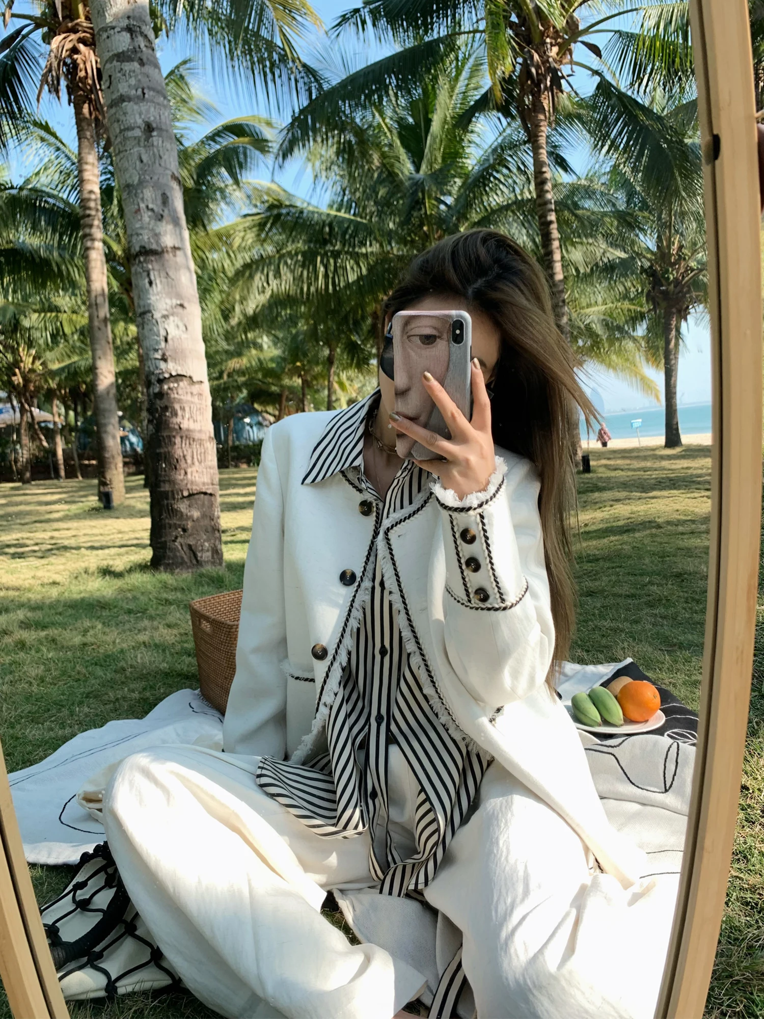 

Женский модный комплект Xiao Jun Jun Brittany: Желтый вечерний костюм с круглым вырезом, длинными рукавами и пуговицами, в стиле Art Museum Quali