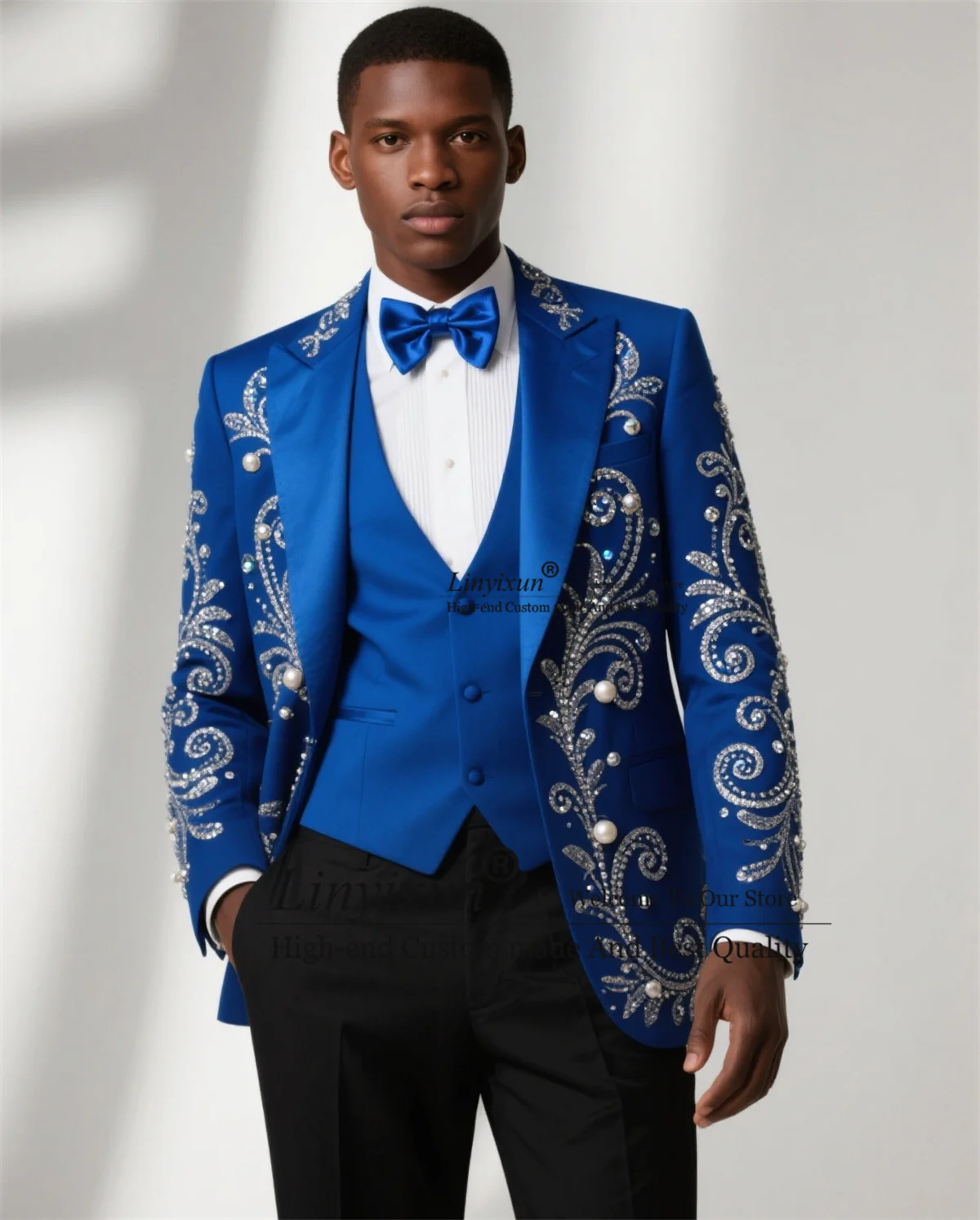 

Stunning Jewel Ornament Men Suits Peaked Lapel Wedding Tuxedos 3 Pieces Sets Groom Male Blazer Customized Slim Fit Ropa hombre