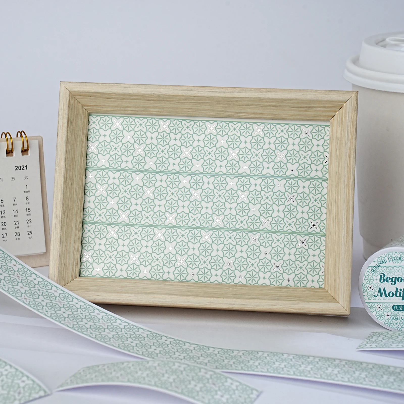 Cinta adhesiva decorativa Etori Life de 30 mm x 2 m, con diseño de macarons, estampado floral y geométrico multicolor, ideal para decorar cajas de regalo, cuadernos, la parte trasera de portátiles, botellas de agua, guitarras, estuches para lápices, postales y sobres, cascos y bicicletas, materiales para álbumes de recortes, bolsas de regalo para estudiantes, artículos de decoración para la oficina, elementos de estética artística, cinta de estilo minimalista, adhesivos para bicicletas.