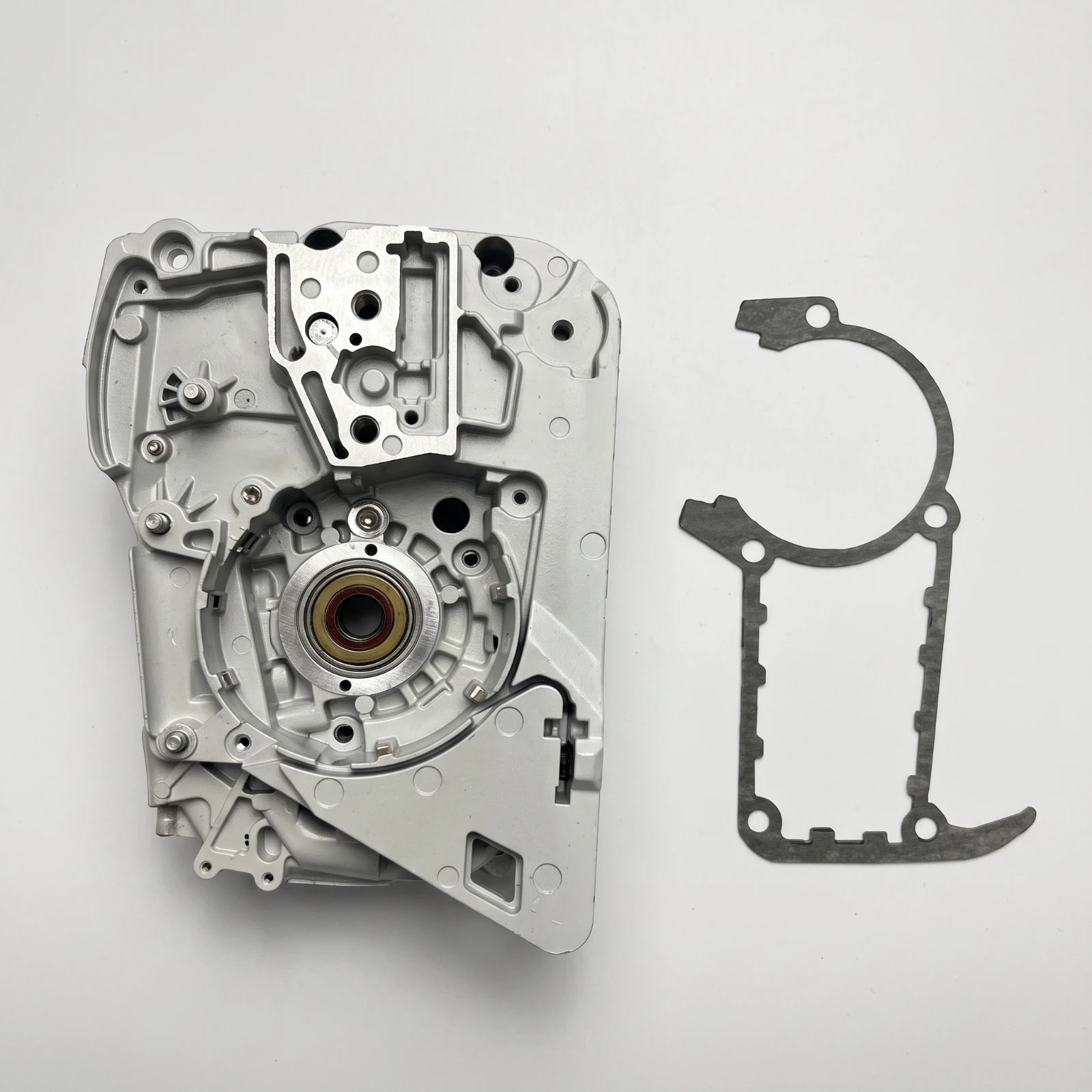 Crankcase Assembly Direct Replacement Crankcase with Gasket Part Sturdy Machined for Mechanics, Chainsaw Repair