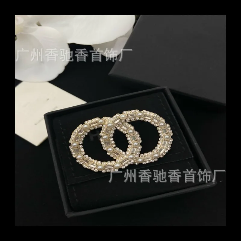 

New Square Diamond Pearl Brooch Fashion Trend High Sense Diamond Set Clothing Explosion