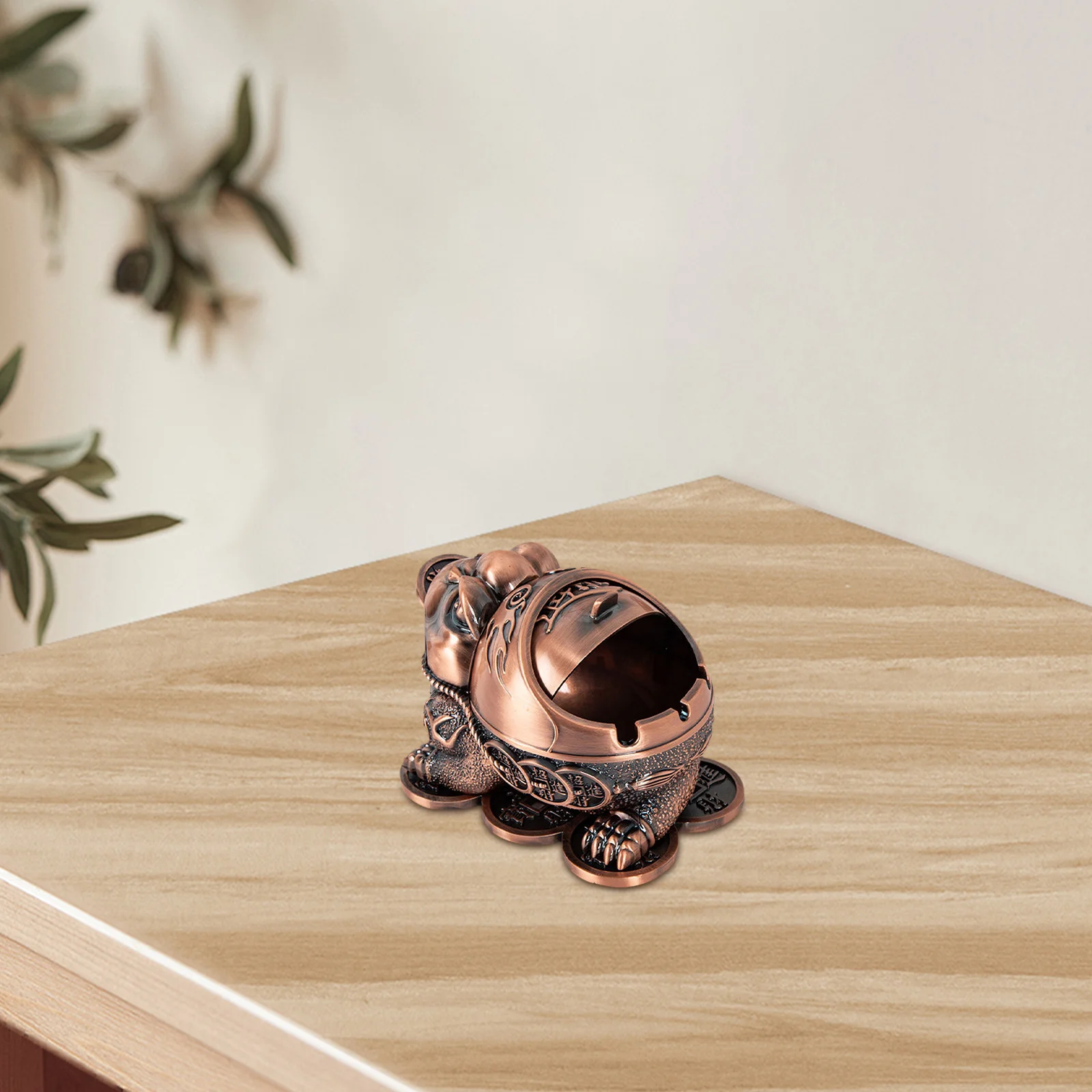 

Ashtray with Lid Rich Toad Cigarette Butt Container Indoor Lidded Ornament Holder Desktop Shaped