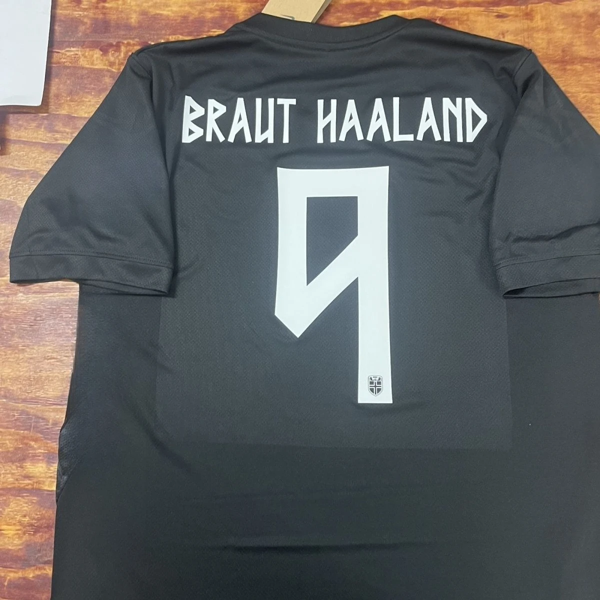 Norwegen Auswärtstrikot Haaland 9 Odegaard 10 Individueller Name Nummer Fan Unisex Polyester Fußball Kurzarm ﻿ – Detail 5