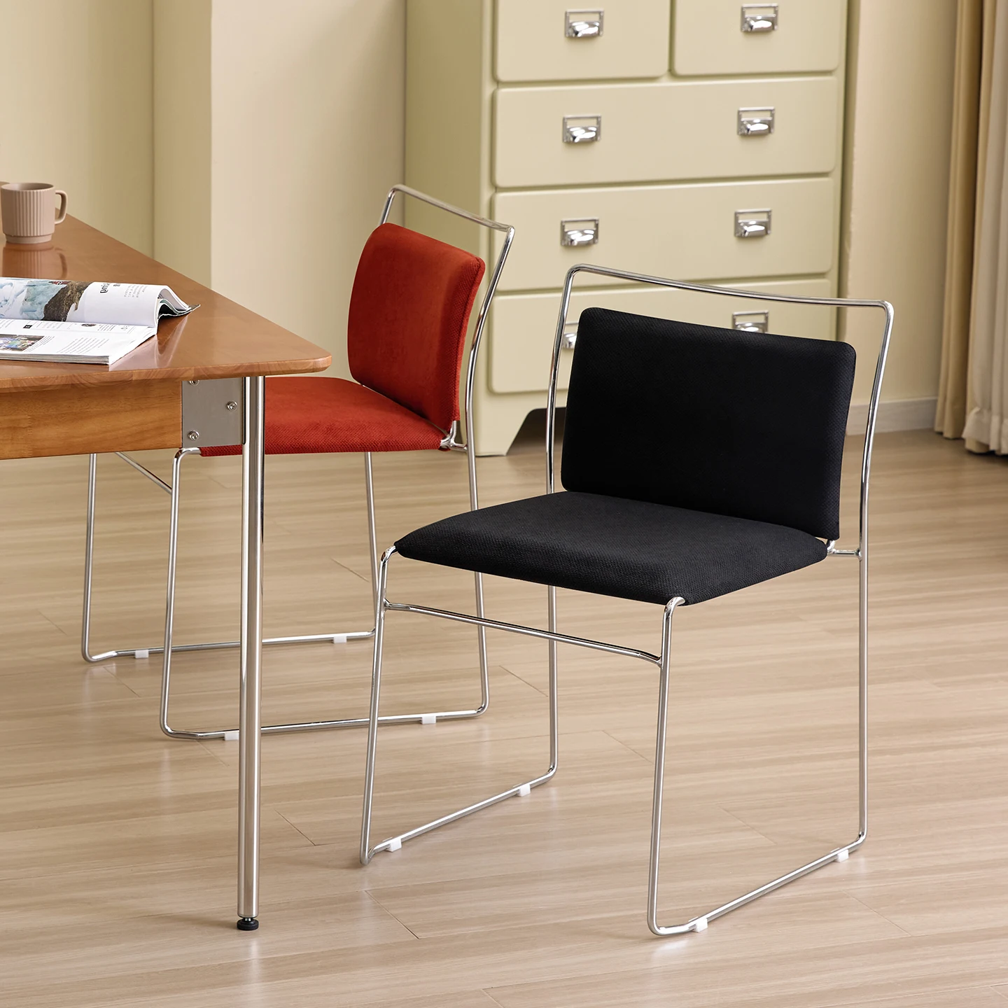 كرسي طعام خفيف فاخر عالي الإحساس قابل للتكديس طاولة طعام من الحديد المطاوع الرجعية شقة صغيرة منزل جديد كرسي باوهاوس البسيط