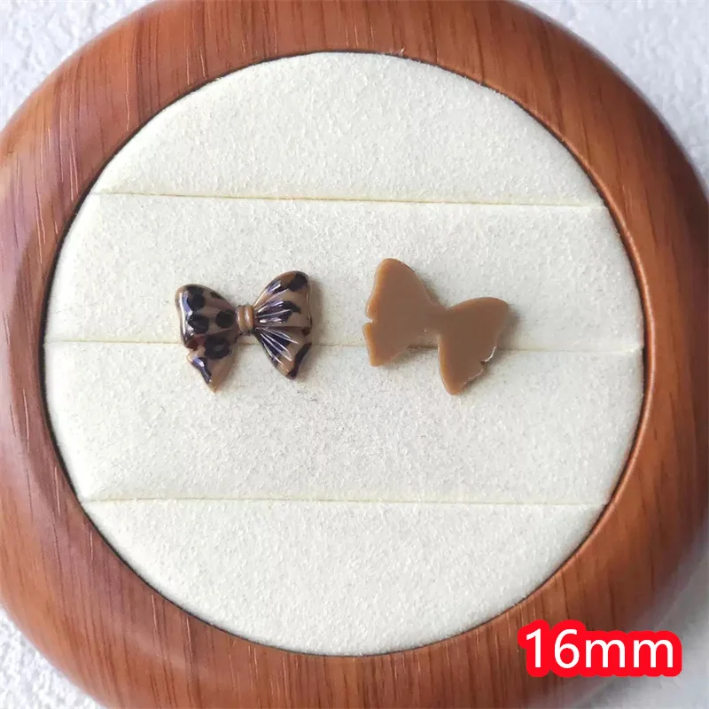 Groothandel 50 stks/partij kleur Luipaard patroon cartoon harten boogvorm hars cabochon kralen diy sieraden kledingstuk haaraccessoire