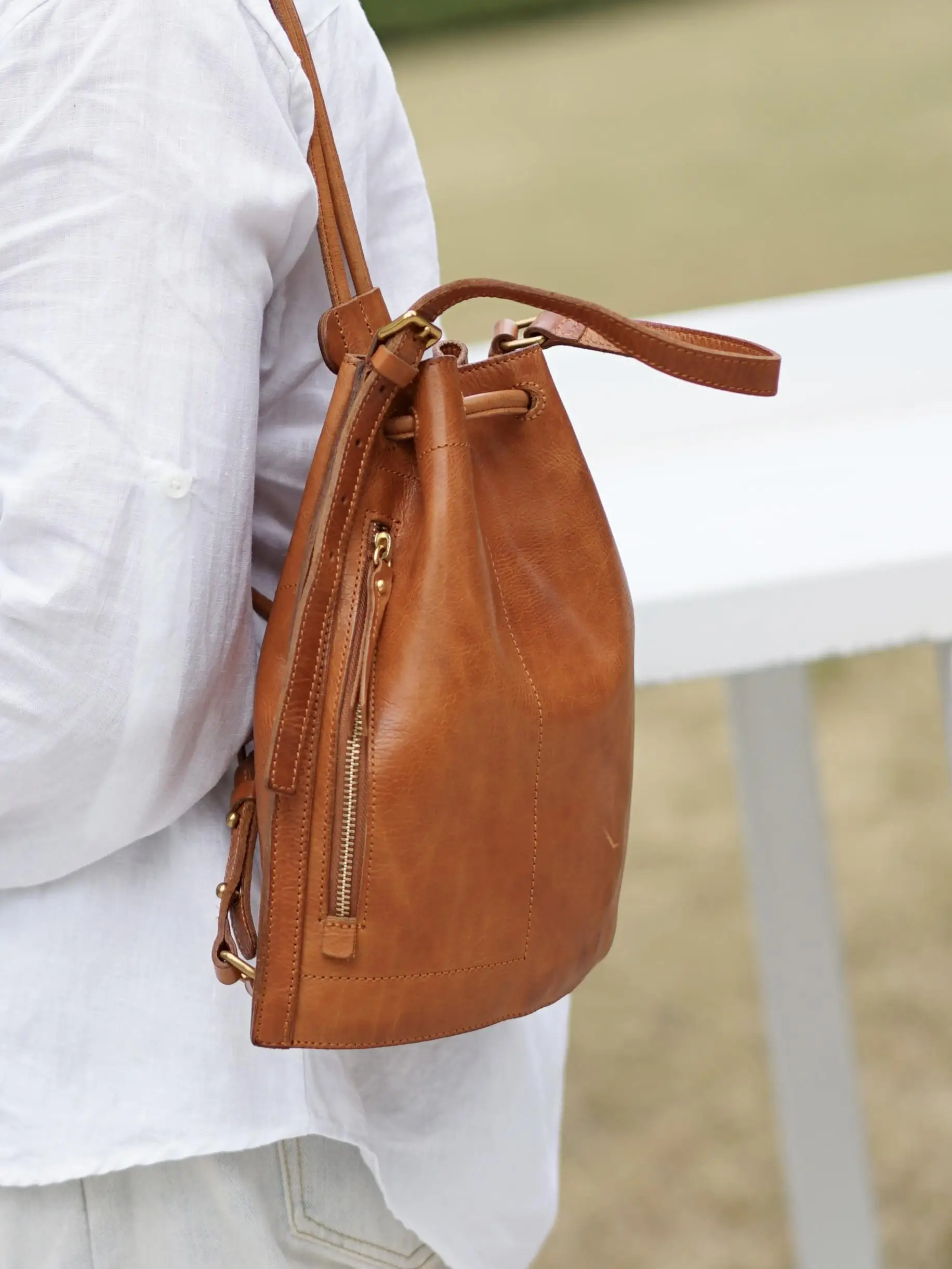 حقيبة ظهر نسائية من الجلد الأصلي عالية الجودة للسفر في الهواء الطلق من PNDME حقيبة ظهر فاخرة لتسلق الجبال في عطلة نهاية الأسبوع من جلد البقر #1