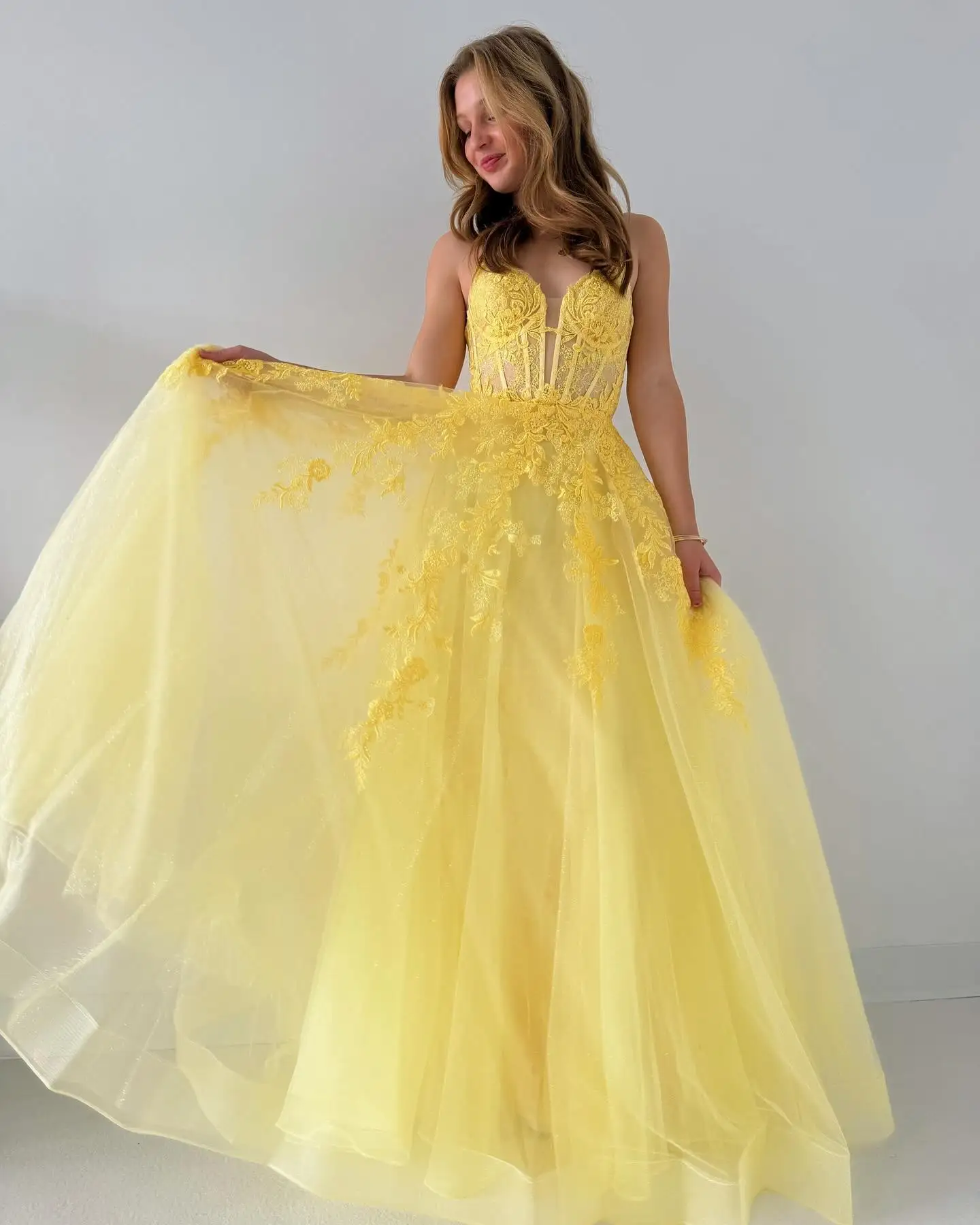 

Girl's Tulle Prom Dresses Luxury Spaghetti Straps V-neck Appliques Lace Graduation Dress Shiny Ruched A-line Party Evening Gowns