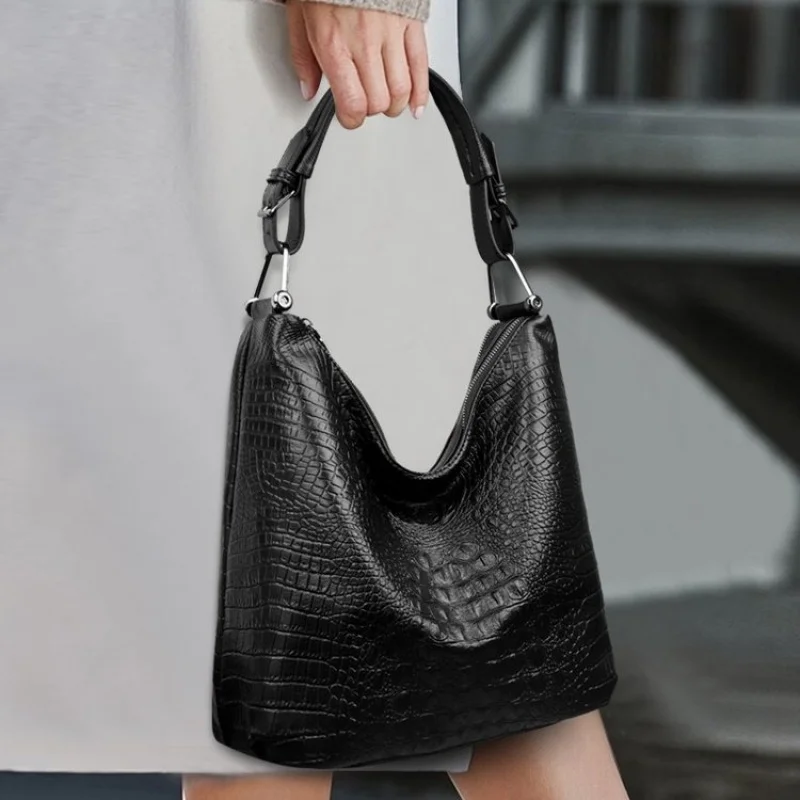 

Elegant Leather Classic Tote Bag With Letter Logo For Women Paris Fashion Large Capacity Minimalist Trendy