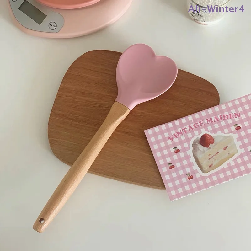 バレンタインデー ピンク ラブ シリコン スパチュラ ハート型 木製ハンドル付き ベーキングスパチュラ キッチン用品 ケーキ作り ベーキングツール 1