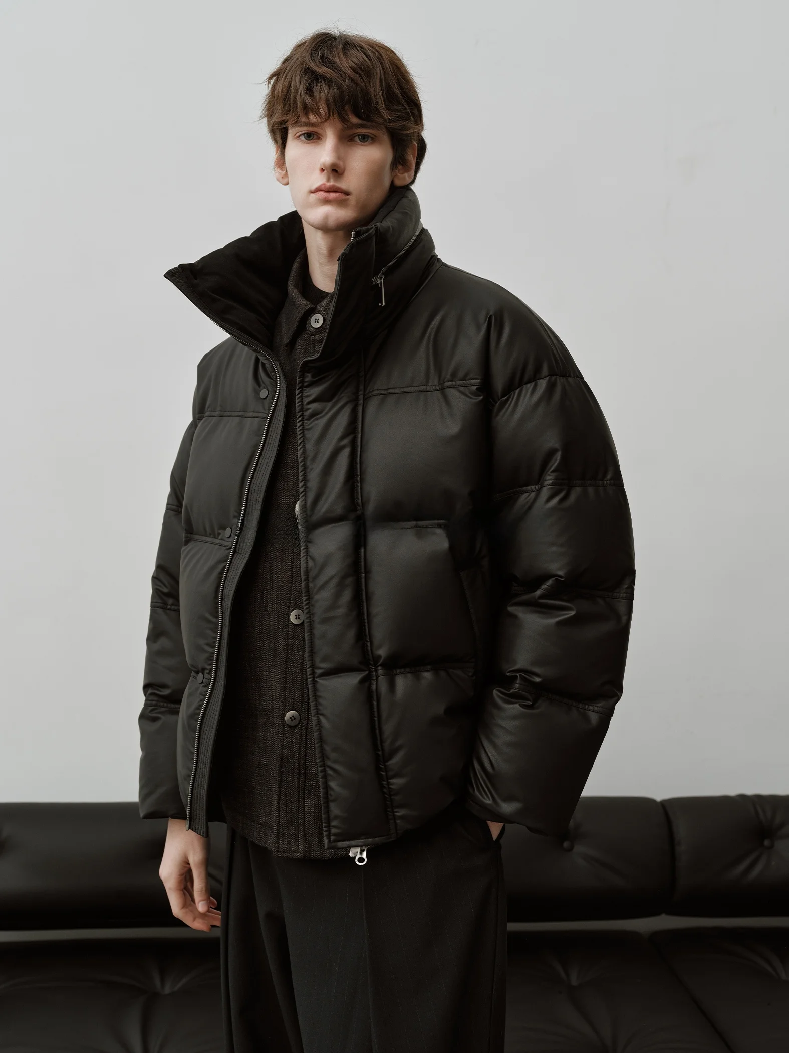 

Мужская утепленная короткая пуховая куртка с воротником-стойкой, на утином пуху, теплая, повседневный стиль, на молнии, с длинными рукавами, свободного кроя