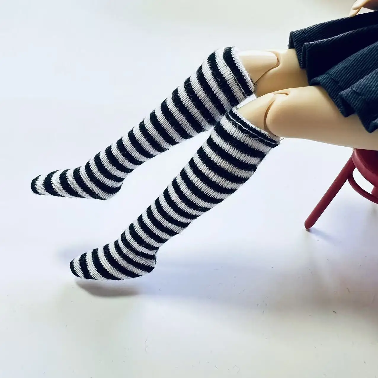 新しい手作り 1 ペアアソートキャンディーカラーストライプニーハイソックスブライス、OB、モモコ、リカちゃん 30 センチメートル 1/6 人形アクセサリー用