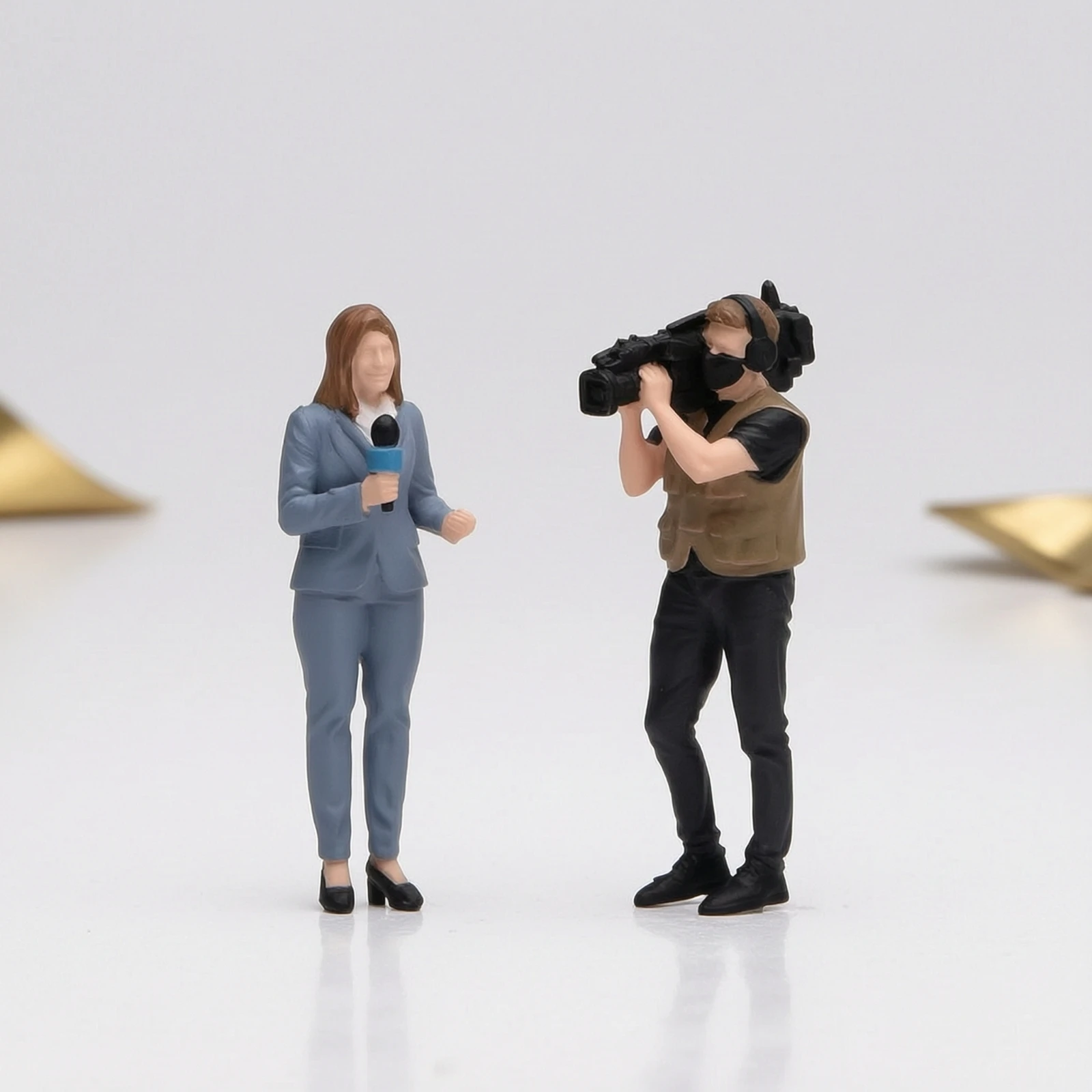Journalist and Cameraman Figures Hand-Painted Miniature Journalist Figures Figure Set with Cameras Realistic Collectible
