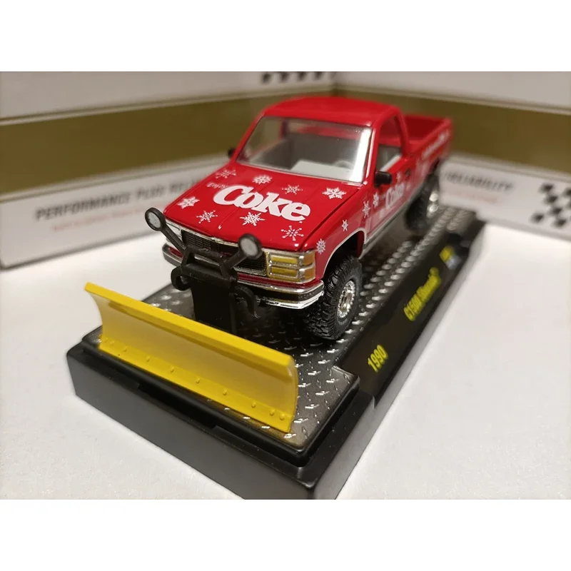 

M2 1:64 Scale Diecast Alloy C1500 Snow Off-road Pickup Truck Toy Car Model Classic Adult Collection Souvenir Gift Static Display