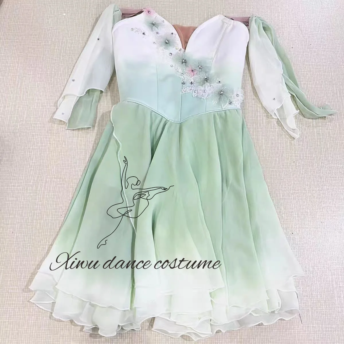 التخرج الكرة الاختلافات فستان الباليه الكلاسيكية الأبيض فستان طويل الأزرق حزام القوس مجموعة الماس جراند سوينغ اللباس