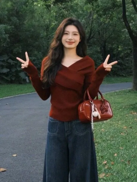 

Red V-Ne Long Sve T-irt Women's Slim Fit Base irt Korean Sle Aosphere New Year's Clothing Autumn Winter New Arrival