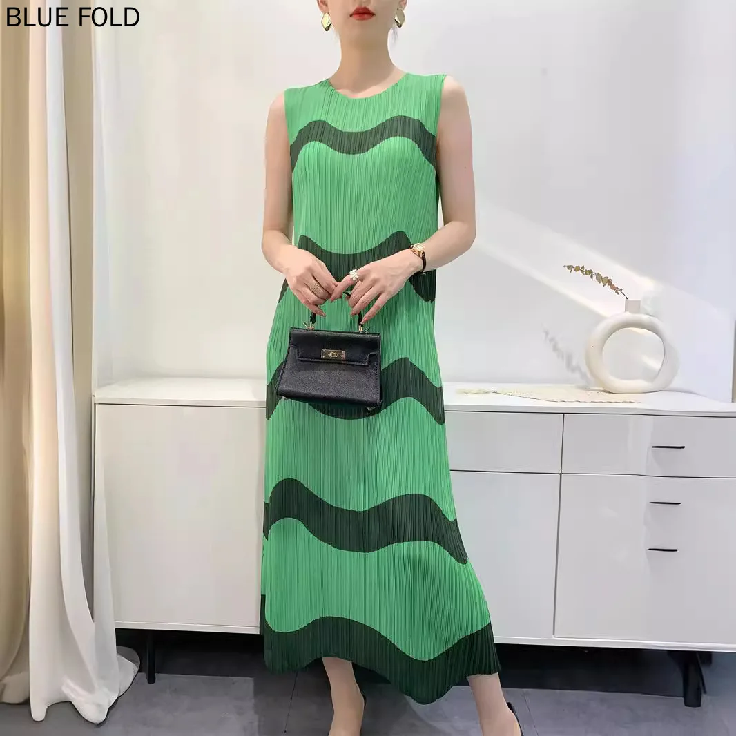 

MIYAKE Summer New Pleated Dress for Women Wave Print Sleeveless Temperament Advanced Slim Mid-length Pleated Dress Elegant Robe