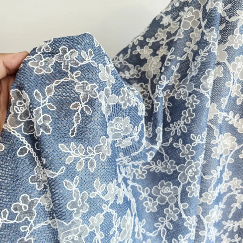 Blumenstickerei Tüll-Spitzenstoff Blaue Basis Weißes Blumenmuster Stoff für Damenkleider Jacken Formelle Kostüme DIY Nähen