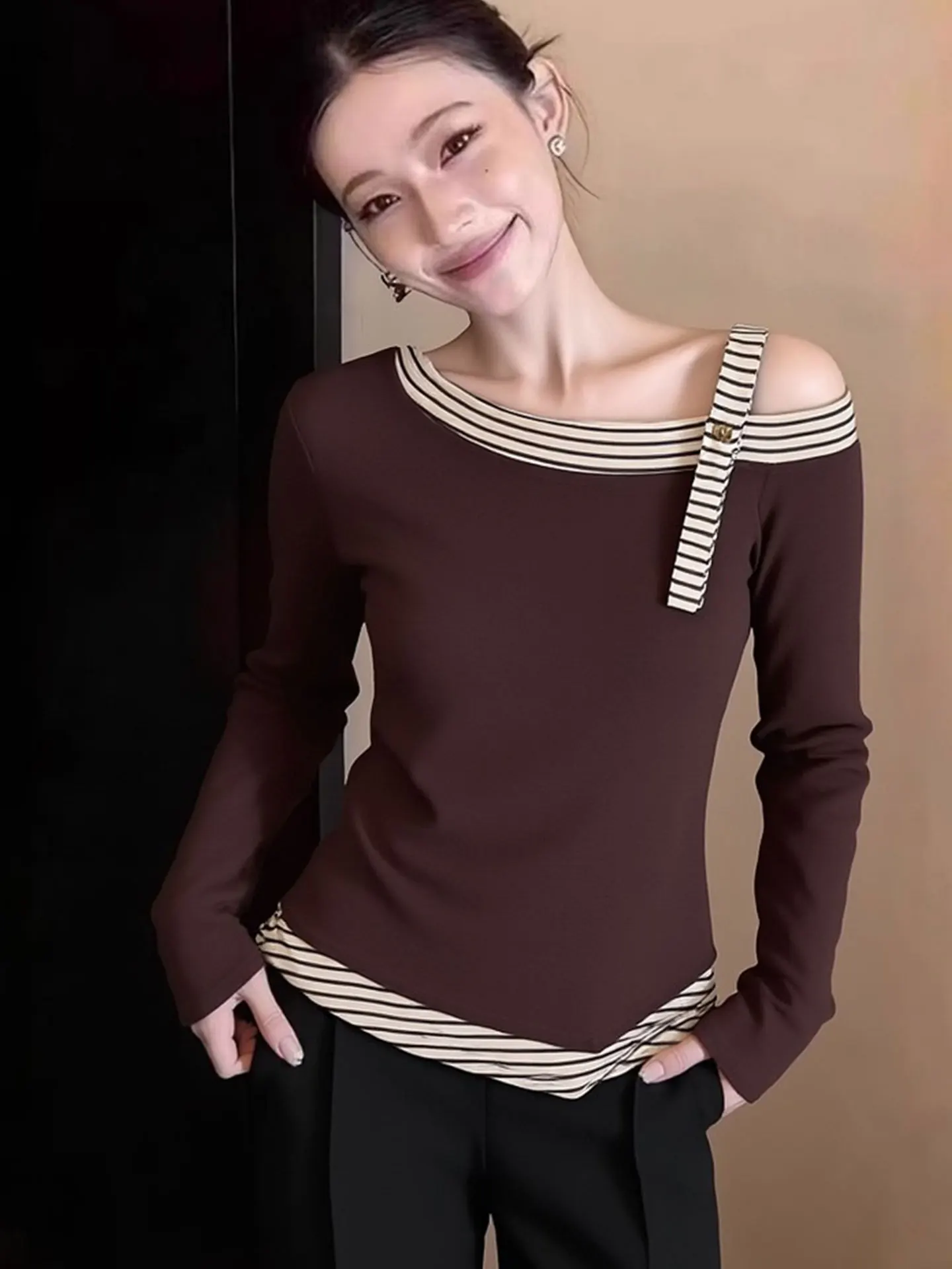 

Женский топ в европейском стиле с полосатыми вставками, открытыми плечами и длинными рукавами, модный весенний корейский тонкий топ