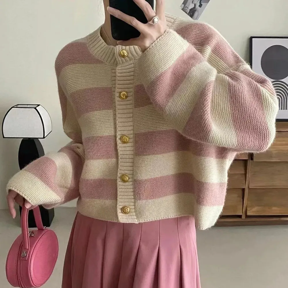 Knitted Cardigan Jacket in Striped Contrast Color for Women with Round Neck Suitable for Vacation Club and Everyday Use