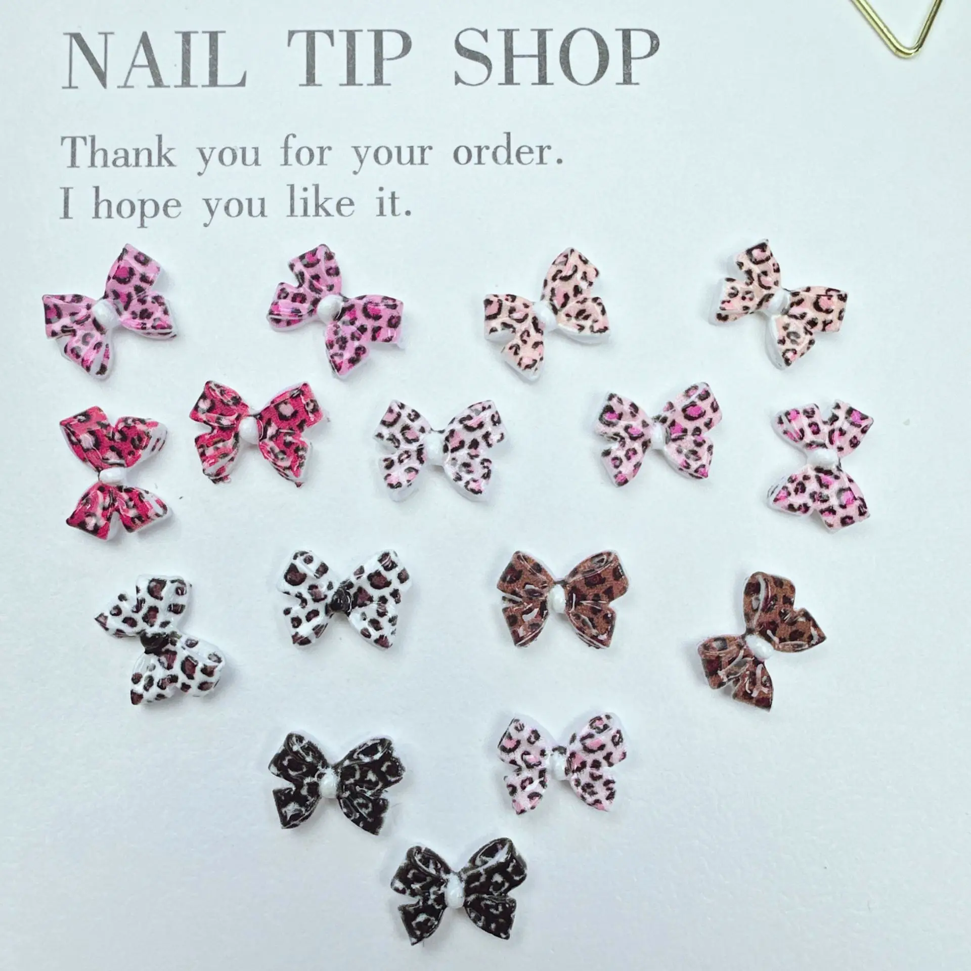 30/50/100 pièces imprimé léopard noeuds papillon mignon résine diamant ruban cravate Nail Art décorations portable Nail Art accessoires
