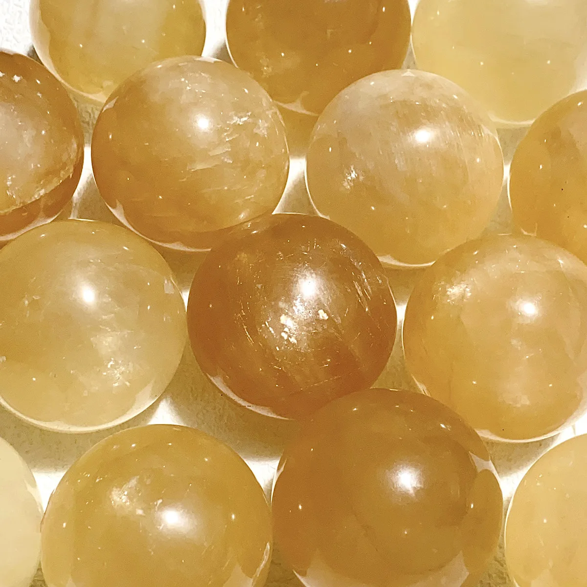 

Natural Crystal Honey Calcite Sphere Ball Rainbow Healing High Quality Home Decorations Polished Mineral Energy Gem Gift
