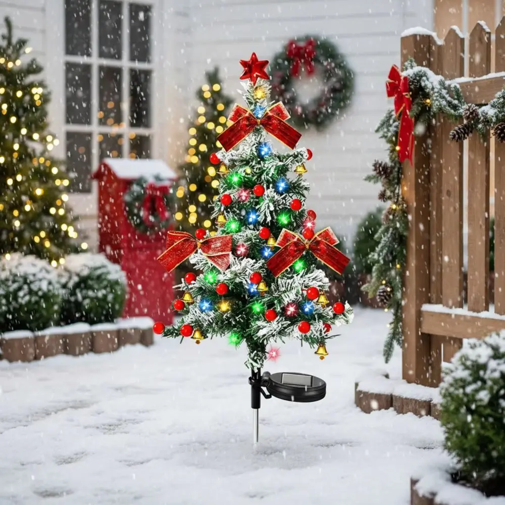 防水仕様のソーラークリスマスツリーライト。コードレスで地面に設置できるクリスマスガーデンフロアランプ。クリエイティブなデザインのソーラーガーデンライト。
