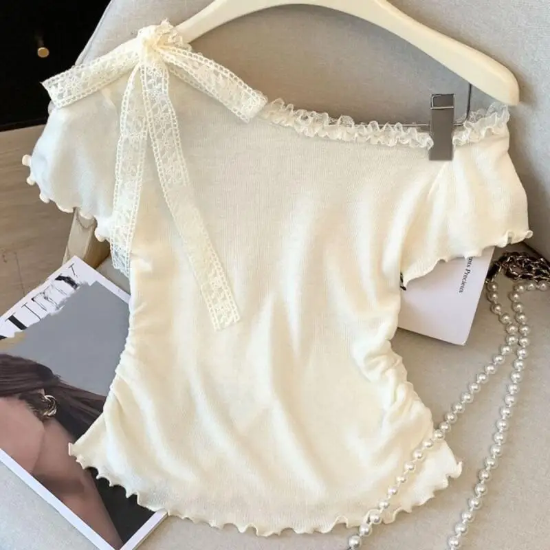 Puro desejo doce renda borda ombro inclinado manga curta camiseta para mulheres verão moda novo estilo laço cintura apertado topo