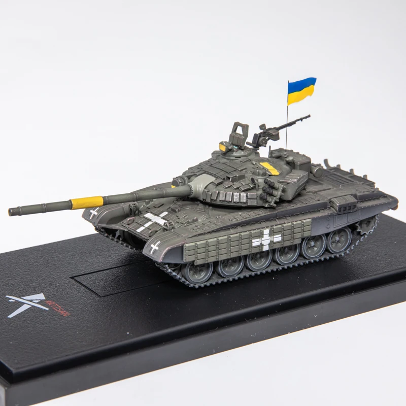 ARTISAN 1:72 Scale Plastic Ukrainian T-72 Main Battle Tank Model Militarized Combat Track Type Classics Adult Gifts Toys