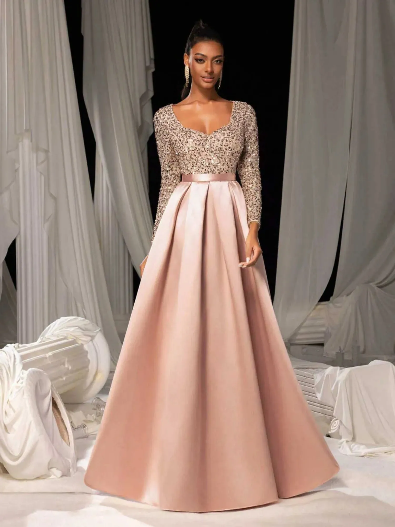 豪華なAラインプロムイブニングドレス |   長袖サテンスパークルドレス、スイートハートネックライン付き