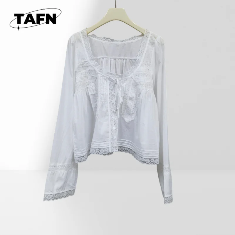 

French Elegant 25 Early Autumn Lace Cut-out Ruffles Vacation Style Top Big U-Neck Long Sleeve Shirt High Street AG1530