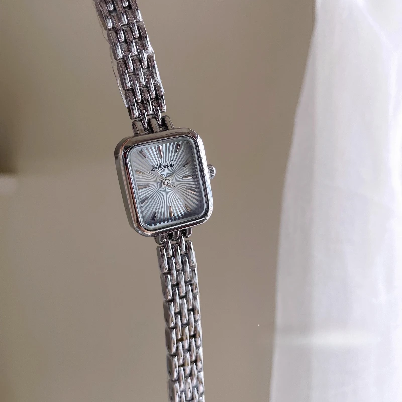 Waterproof 2025 quartz watch birthday gift retro classic trend women's watch elegant and simple