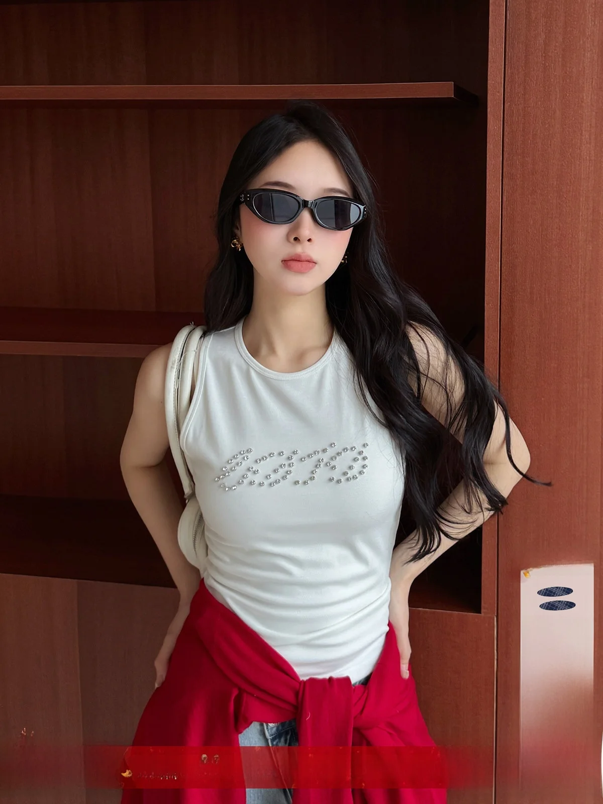 

Брендовый жилет с бриллиантовой отделкой, приталенный крой, весна-лето, ручная работа, DEARSOCUTE, модный, для повседневной носки