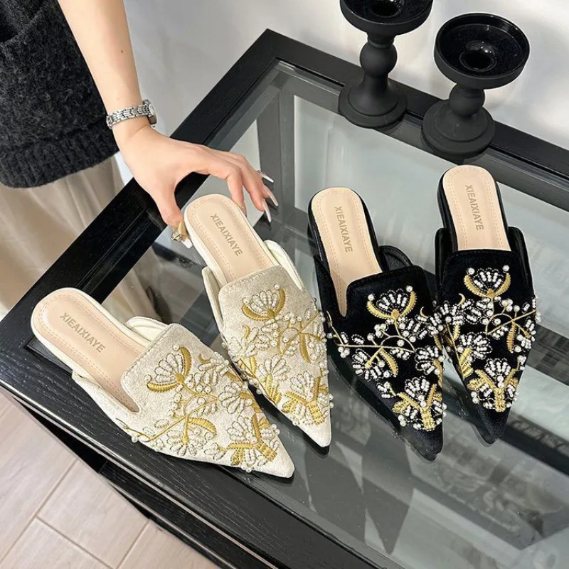 

2026 New Niche Designer Women's Mules Baotou Embroidered Slippers Women's Shoes Flat Bottom Retro Pointed Slippers for Party