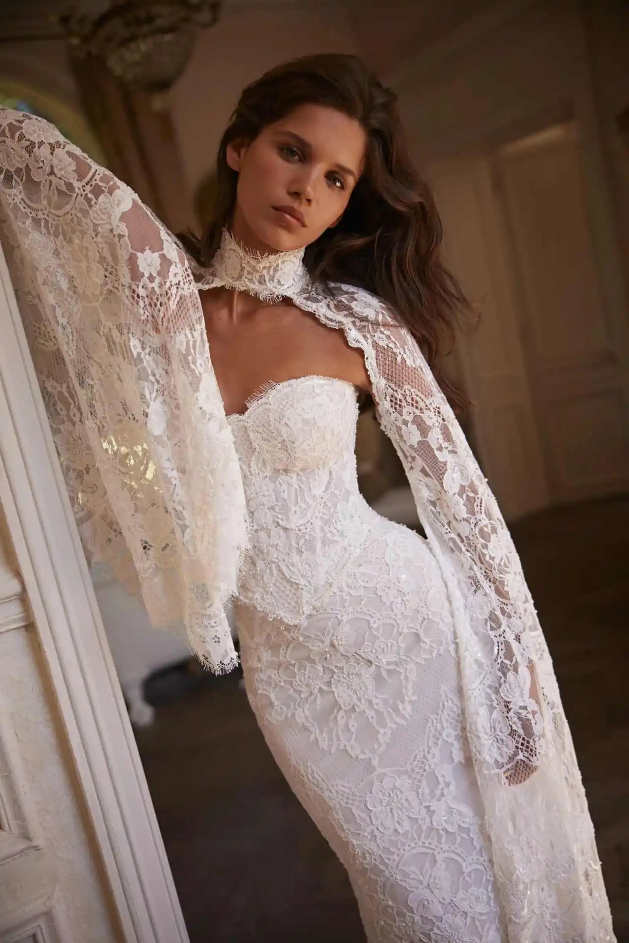 Vintage Bridal Jacket Stand Choker Neck Open Chest Cutout Textured Lace Embroidery Puff Long Sleeves Scalloped Edge Wedding