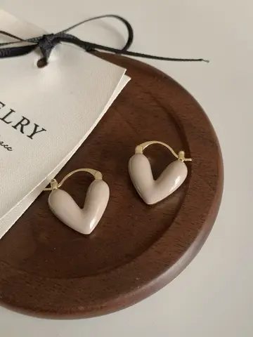 2025 Trendy Heart Stud Earrings For Women Korean Elegant Light Luxury Love Dangle Earring Fashion Simple Drop Jewelry Girls Gift