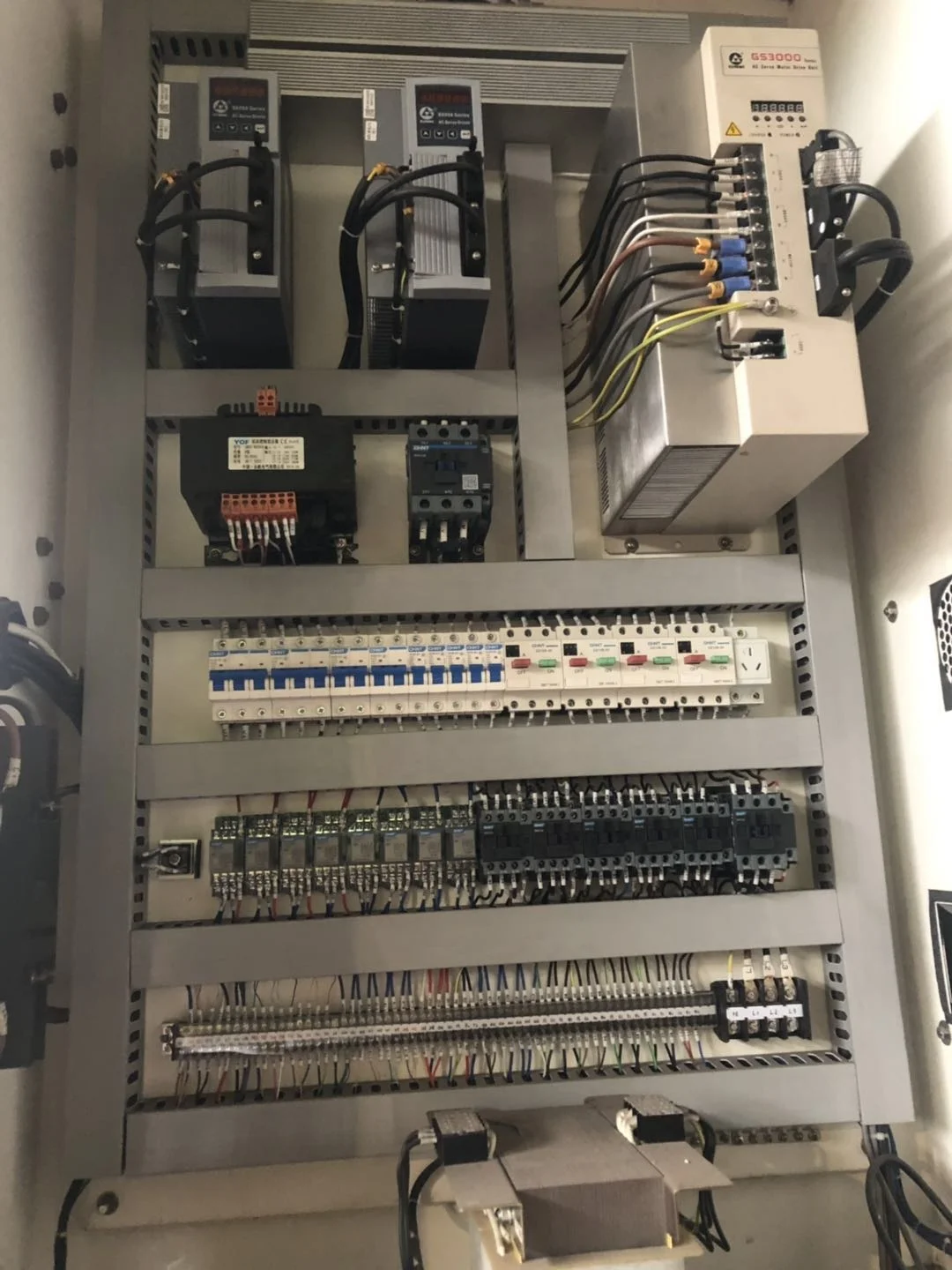 cki-800b CNC vertical lathe is equipped with a six-station electric tool holder