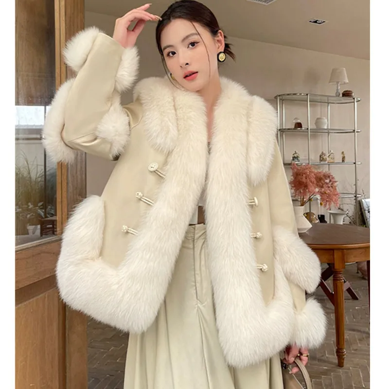 معطف عشبي من فراء الثعلب الراقية للنساء لشتاء 2025 موضة جديدة معاطف سميكة بيضاء من ريش الإناث معطف سترة دافئ
