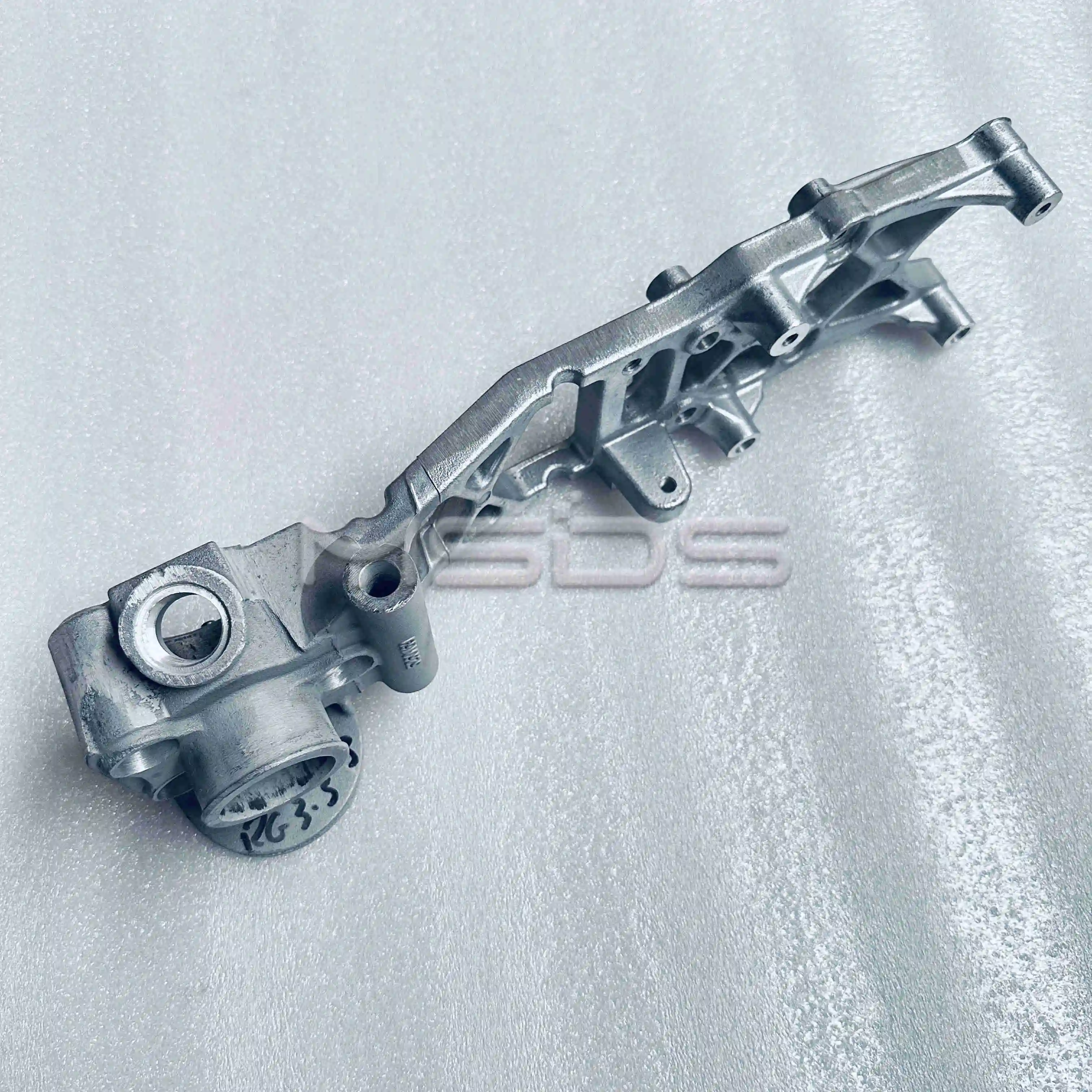 Venta caliente de fábrica piezas de motor Cummins conexión de entrada de agua 5260169