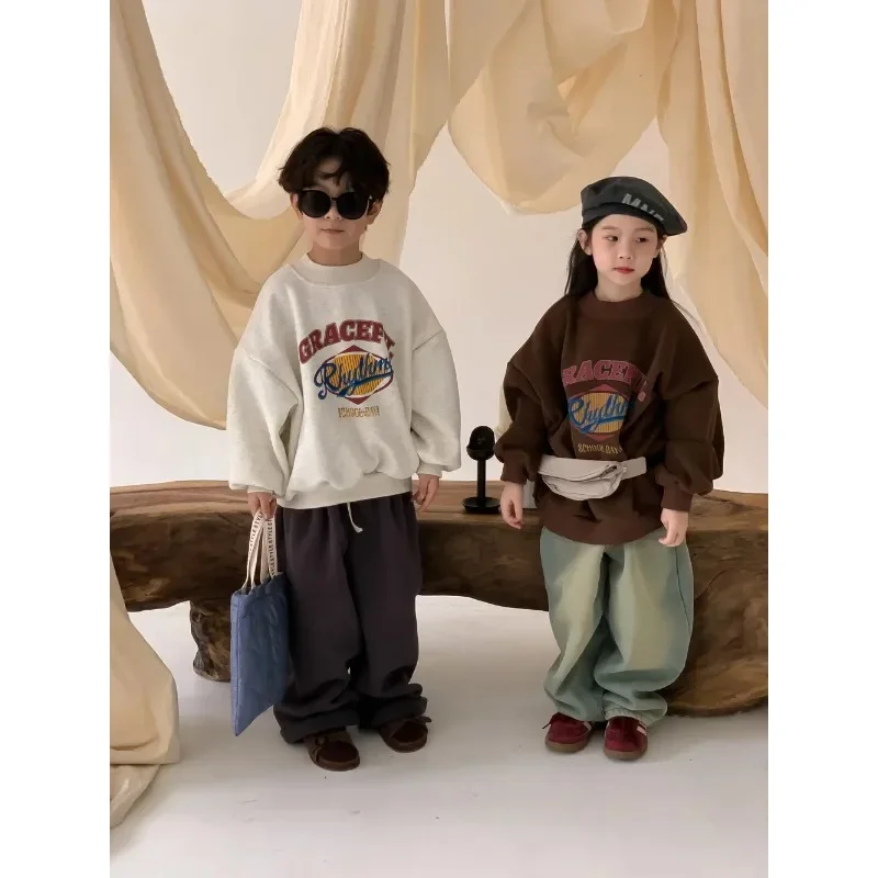 الأطفال هوديي 2025 الشتاء الكورية طفل الفتيان الفتيات إلكتروني طباعة بلوزة من الصوف الاطفال فضفاضة سميكة الدافئة البلوز القمم