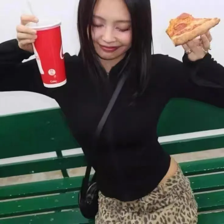 เสื้อยืดแขนยาวทรงสลิมฟิต ซิปยาว คอตั้ง เสื้อยืดผู้หญิงอินเทรนด์แฟชั่นลำลอง