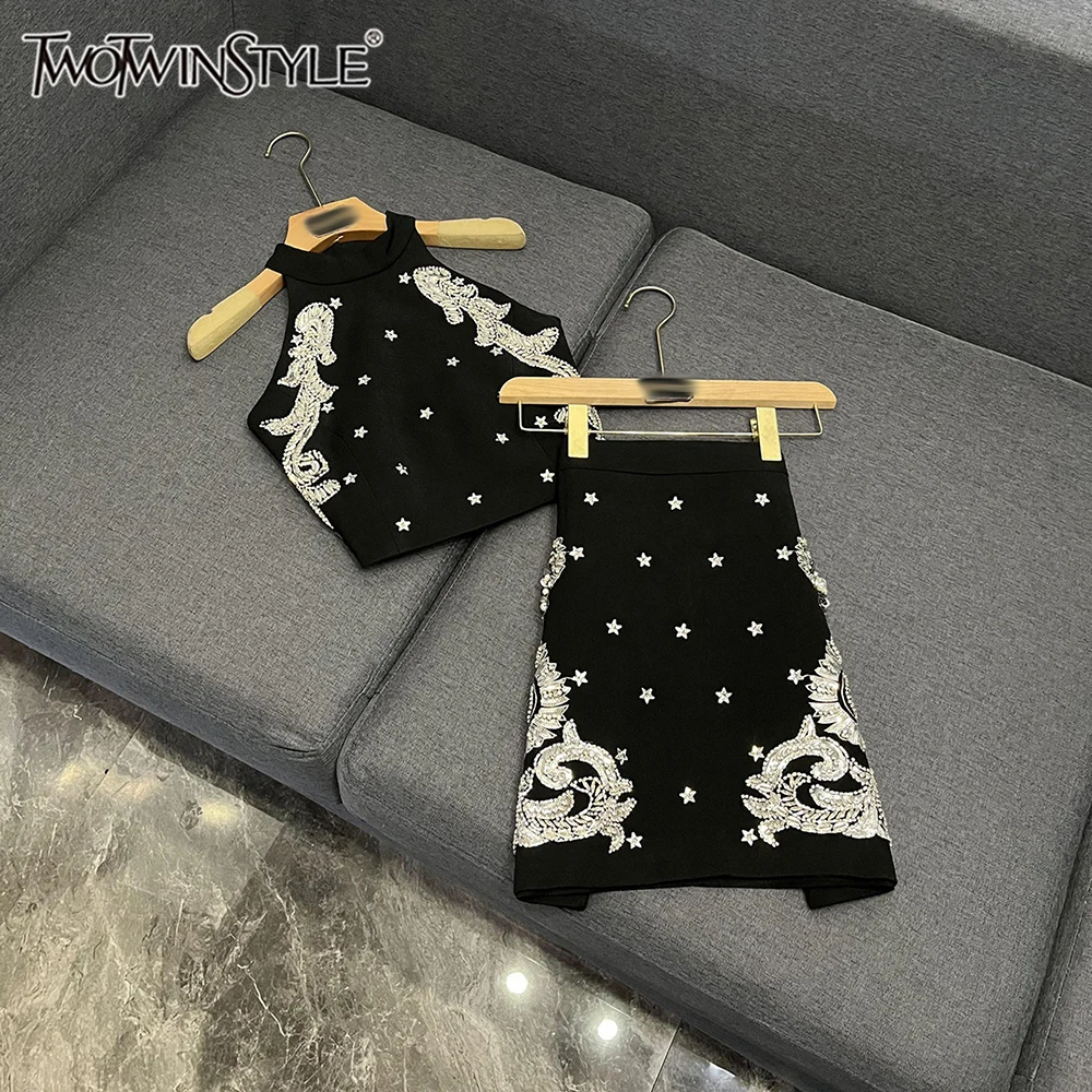 

TWOTWINSTYLE Роскошные утягивающие комплекты из двух предметов для женщин, топ без рукавов с круглым вырезом, короткая юбка с высокой талией, шикарный женский комплект KSE508439