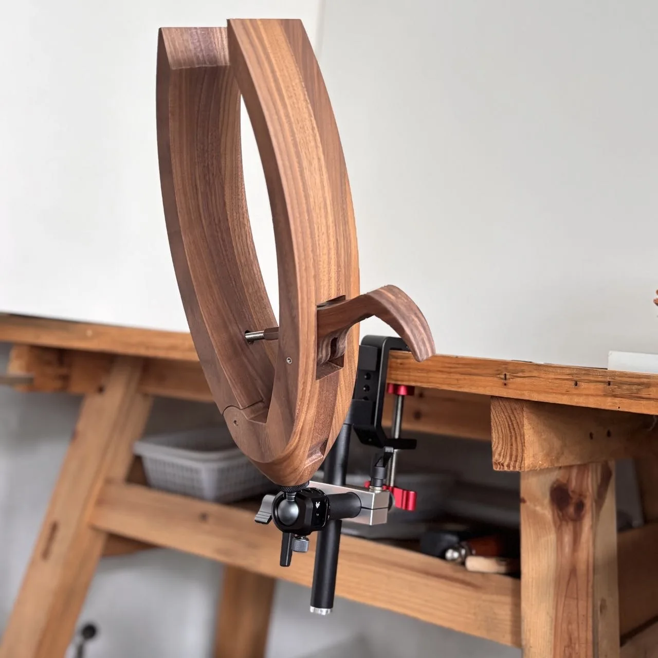 Multifunctional 360 Degree Leather Sewing Clamp Black Walnut Wood Stitching Pony Stitching Horse Clamp Craft Tool Quick Opening