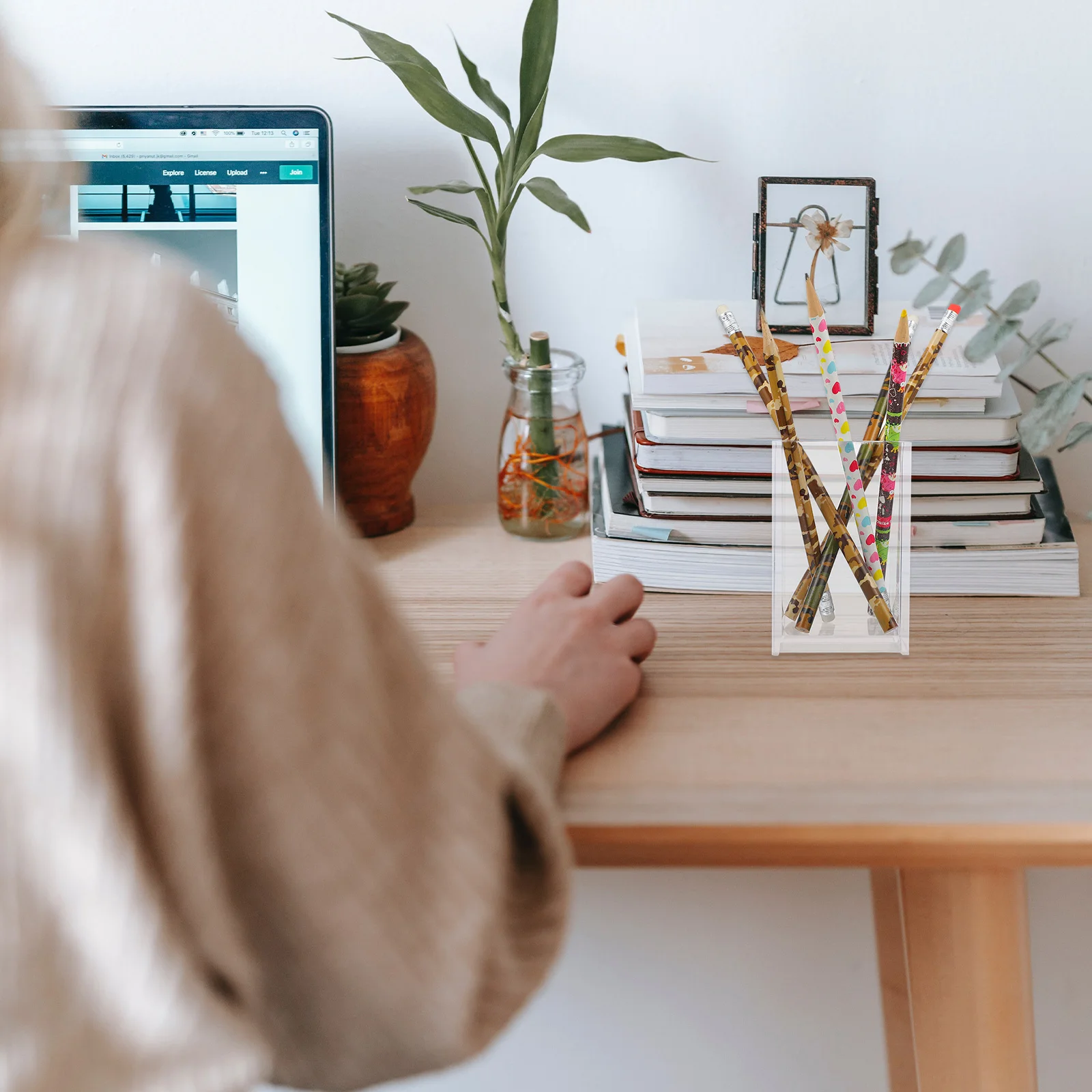 

Multifunctional Pen Holder Stand for Books Pencil Flower Office Pot Glass Pencils Pens Storage Box Desk Cleanup