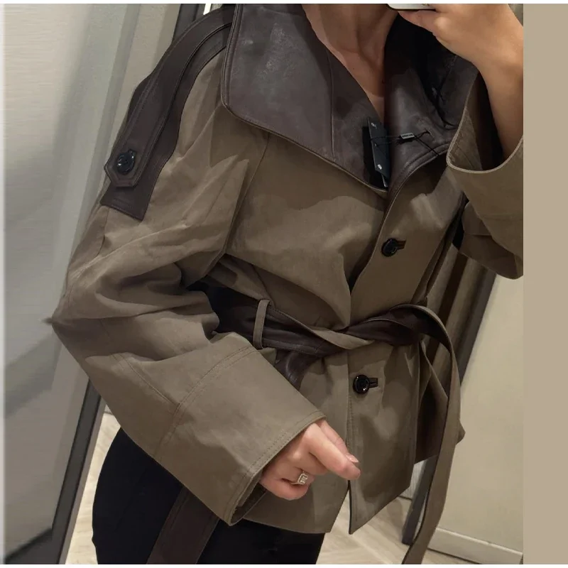 Kurze Damen-Windjacke aus Kunstleder mit Revers, Gürtel, Einreihiger Knopfverschluss, Verstellbarer Taille – Detail 5