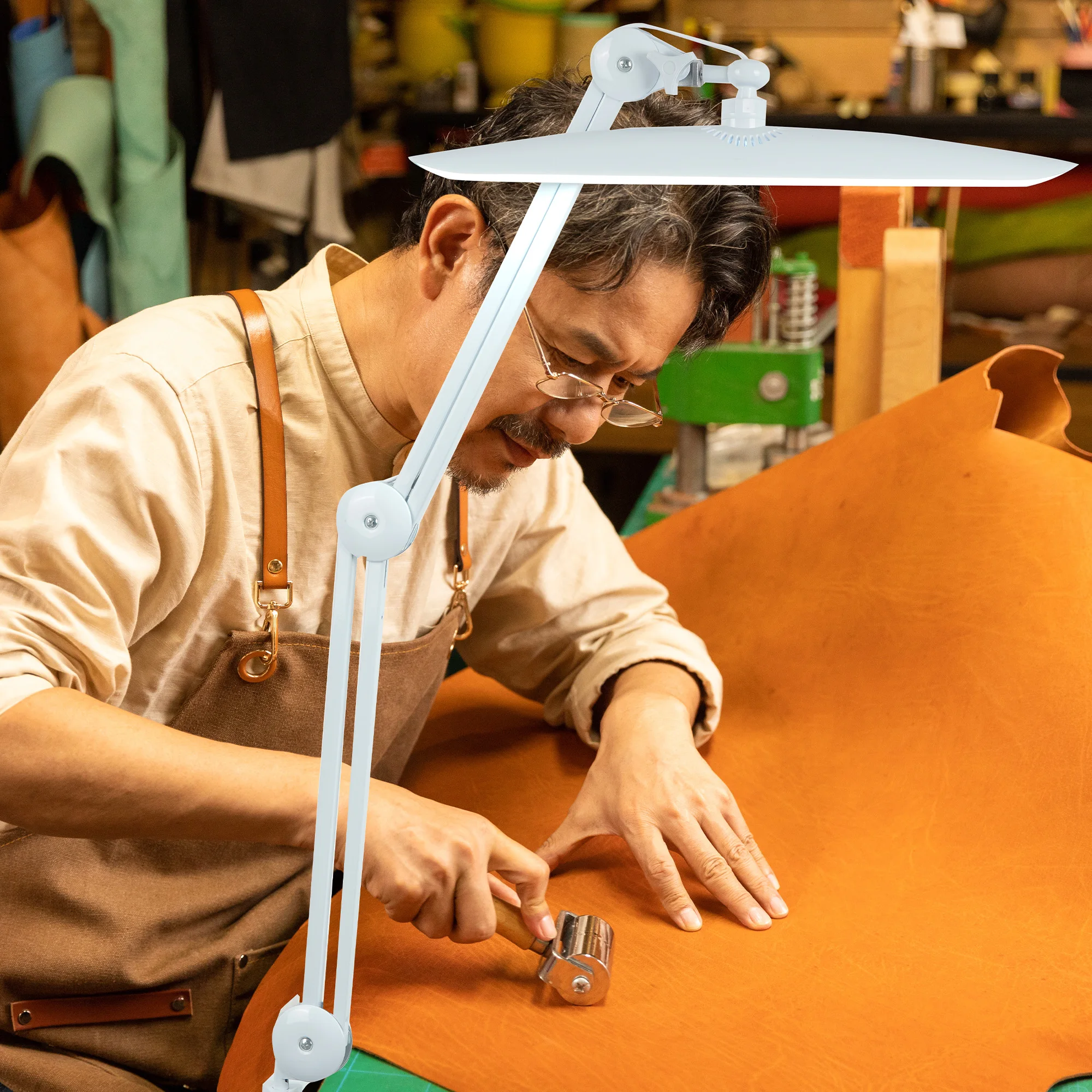 LED Task Desk Lamp 19 Inches Metal Swing Arm Eye-Caring Lash Extensions Lamp 117PCS LEDs for Nail Crafts Reading Head Work Lamp