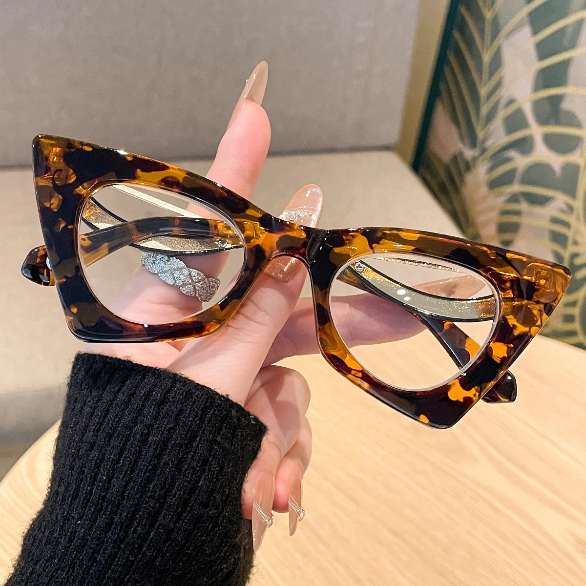 1 Stück Damen Modische Brille ohne Sehstärke Neue Weihnachtsdekoration Retro Cat-Eye Hochwertiges Nischendesign Bequemer Schutz