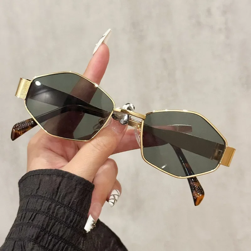 Modische Polygonale Damen-Sonnenbrille 2025 Vintage Marken-Rhombus Sonnenbrillen für Damen Einzigartige Metallrahmen Punk-Brillen für Herren – Detail 12