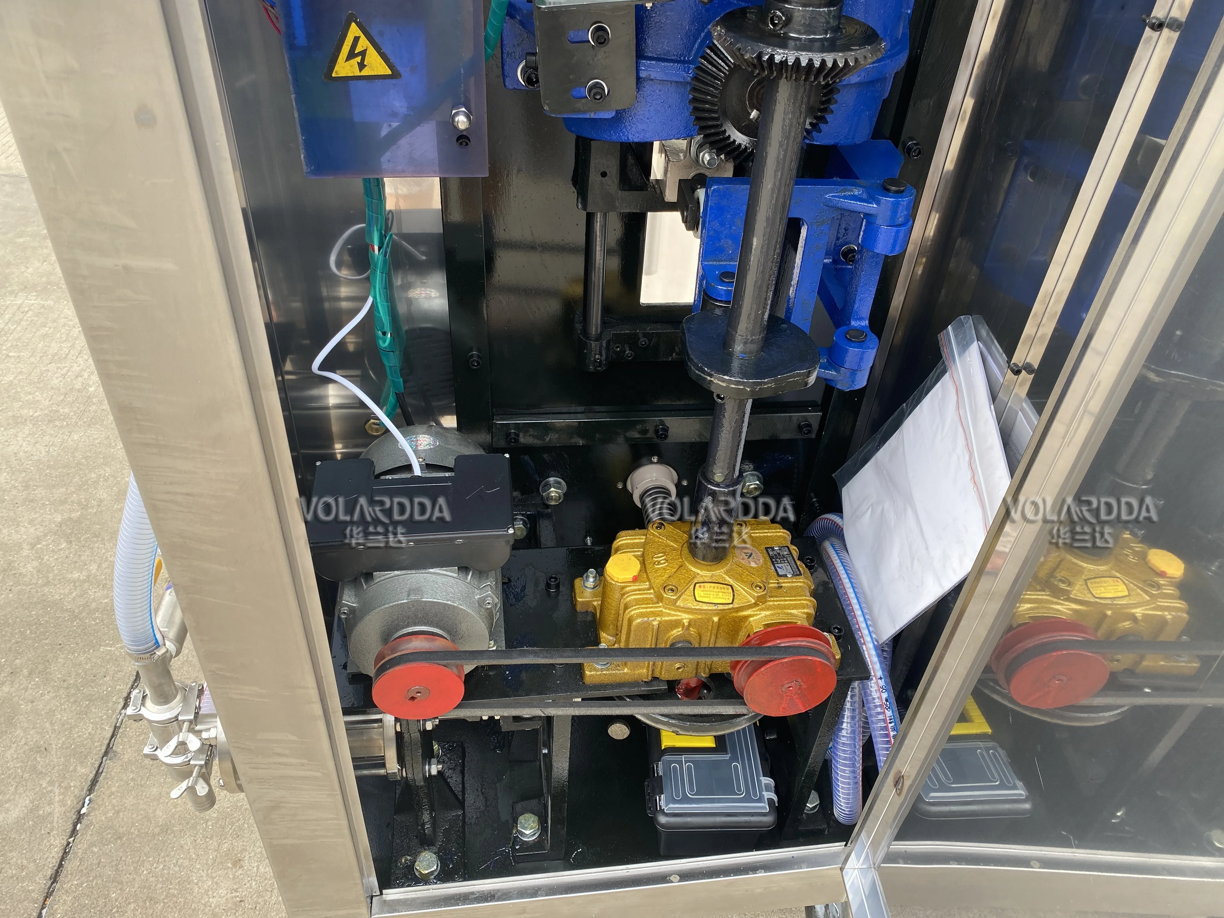 آلة تعبئة وتغليف السوائل ختم المياه التلقائي في آلة بلاستيكية معدات المياه المعبأة في أكياس المورد الصيني