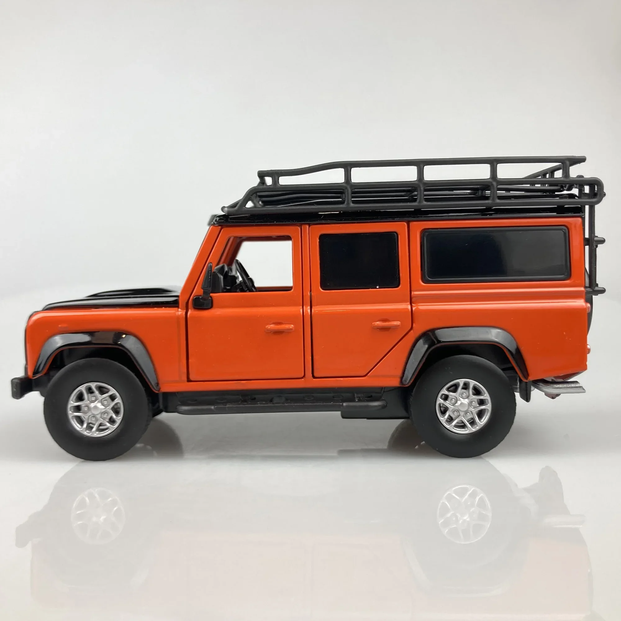 1:32 Scale 2012 Land Rover Defender 110 Off-Road Vehicle ORV Car Diecast Model Muddy Green Color